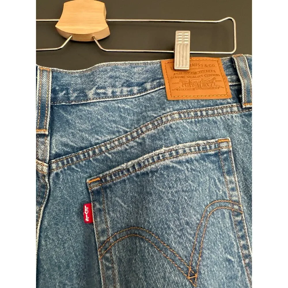 Levis Premium Wedgie High Rise Straight Leg Jeans Button Fly Size 32